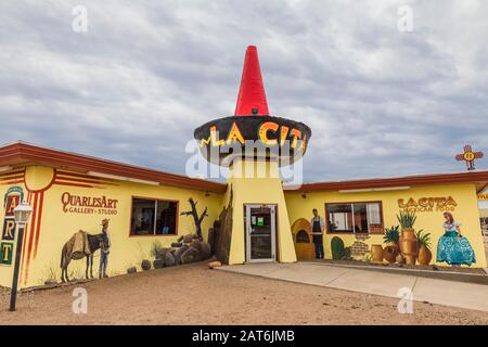 La Cita Mexican Foods, avec des peintures murales de Doug et Sharon Quarles, le long de la route historique 66 à Tucumcari, Nouveau-Mexique, États-Unis [aucune propriété ou autorisation de copyright Banque D'Images