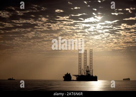 Navire à forte élévation, Sunrise au-dessus du golfe de Paria, Trinité-et-Tobago Banque D'Images