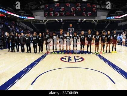 Oxford, MS, États-Unis. 30 janvier 2020. Le Lady Gamecocks de Caroline du Sud se présente avant le début du match de basket-ball féminin de la NCAA entre les gamocks Lady de Caroline du Sud et les Rebelles Miss Lady d'Ole au Pavillion à Oxford, en SM. Kevin Langley/Sports South Media/Csm/Alay Live News Banque D'Images