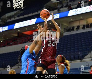 Oxford, MS, États-Unis. 30 janvier 2020. Lele Grissett (24 ans), garde de Caroline du Sud, conduit au panier pendant le match de basket-ball féminin de la NCAA entre les gamocks Lady de Caroline du Sud et Les Rebelles Miss Lady d'Ole au Pavillion à Oxford, en SM. Kevin Langley/Sports South Media/Csm/Alay Live News Banque D'Images