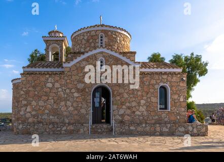 Protaras, Chypre - octobre 6. 2019. L'église Saint-Nicolas Banque D'Images Protaras, Chypre - octobre 6. 2019. L'église Saint-Nicolas Banque D'Images