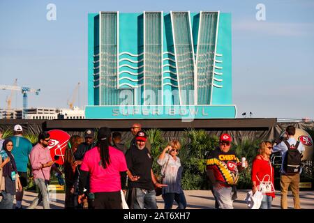 Centre-Ville De Miami, Floride, États-Unis. 30 janvier 2020. Un spectacle géant du Super Bowl LIV occupe une place centrale lors des activités du festival Super Bowl Live FAN au Bayfront Park dans le centre-ville de Miami, en Floride. Mario Houben/Csm/Alay Live News Banque D'Images