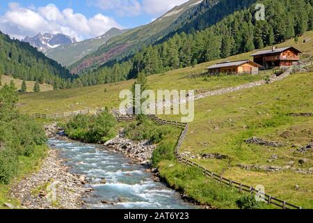 Vallée D'Oberhauser Dans Le Parc National De Hohe Tauern Banque D'Images