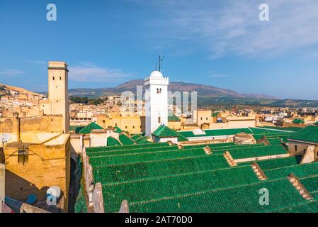Al-Attarine Madrasa de Fes, Maroc : ancienne école coranique traditionnelle, Banque D'Images