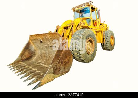 Vue latérale du bulldozer jaune sur les roues pour les travaux de construction sur une route. Travaux en cours, machine industrielle. Isolé sur fond blanc avec copie Banque D'Images