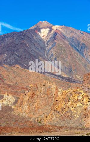 Le sommet du volcan Teide sur l'île des Canaries Tenerife est de 3718 mètres de haut et la plus haute montagne d'Espagne. Banque D'Images