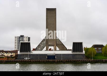 Axe de ventilation (1971) pour le tunnel Kingsway sous la rivière Mersey, à Wallasey, Wirral, Royaume-Uni. Il y a une tour identique du côté de Liverpool. Banque D'Images