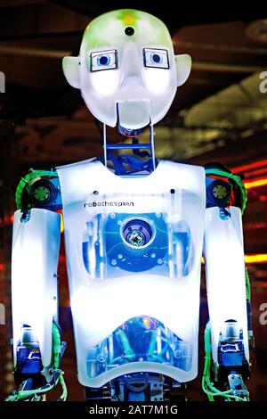 Le robot humanoïde Robopian Thespian dans le monde du travail exposition DASA, Dortmund, Ruhr Area, Rhénanie-du-Nord-Westphalie, Allemagne Banque D'Images