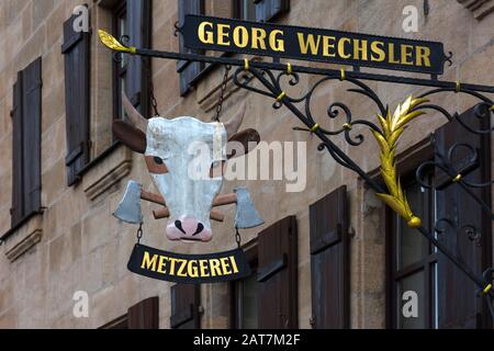 Bouclier de nez avec une tête de vache d'un magasin de boucher, Spalt, moyenne-Franconie, Bavière, Allemagne Banque D'Images