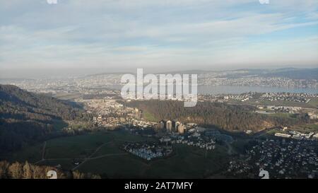 Uetliberg et le lac de Zurich fabriqués par drone Banque D'Images