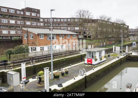 Brentford Lock, Brentford, Hounslow, Middlesex, Royaume-Uni Banque D'Images