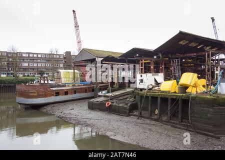 Réparations de bateaux et chancellerie à Brentford Dock, Brentford, Hounslow, Middlesex, Royaume-Uni Banque D'Images