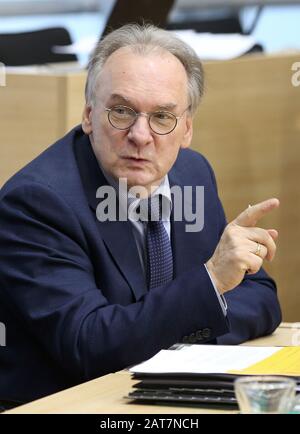 Magdeburg, Allemagne. 31 janvier 2020. Reiner Haseloff (CDU), Premier ministre de Saxe-Anhalt, parle lors de la séance de clôture du Parlement d'État de Saxe-Anhalt crédit: Ronny Hartmann/dpa/Alay Live News Banque D'Images