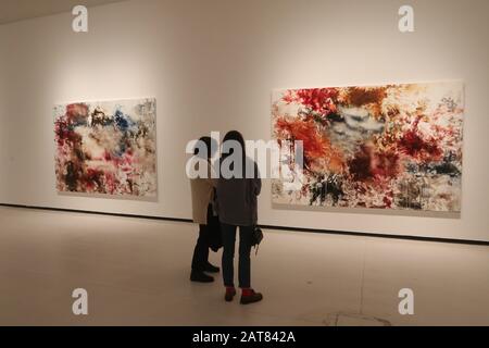 31 janvier 2020: 31 janvier 2020 (Malaga) Le Centre d'art contemporain de Malaga présente l'exposition intitulée ''Prendre Distance De Vous'' qui constitue la première exposition individuelle de Carlos LeÃ³n dans notre ville. Le conservateur de même, Fernando Castro FlÃ³rez, a rassemblé pour l'occasion un ensemble de plus de quarante pièces qui permettent d'observer l'évolution de l'artiste au cours des dernières décennies, y compris onze œuvres inédites choisies parmi celles réalisées au cours de l'année passée. (Image Crédit : © Lo Banque D'Images