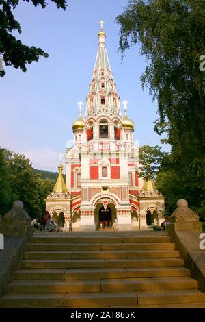 Église orthodoxe orientale de la Nativité du Christ, construite par la Russie dans la ville bulgare de Shipka en mémoire des guerres russes orthodoxes et de la Bulgarie Banque D'Images