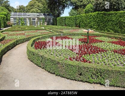 Jardin à la française à Mount Edgcumbe Cornwall Park Summer 2019 Banque D'Images