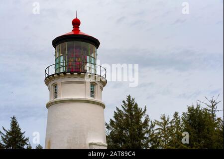 Phare de la rivière Umpqua à Wichester Bay, sur la côte de l'Oregon Banque D'Images