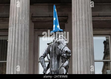 Glasgow, Écosse, Royaume-Uni. 31 janvier 2020. La statue du duc de Wellington, célèbre pour avoir porté un cône de trafic orange sur sa tête, a une transformation de l'UE lors de la journée du Brexit à Glasgow, en Écosse crédit: Kay Roxby/Alay Live News Banque D'Images