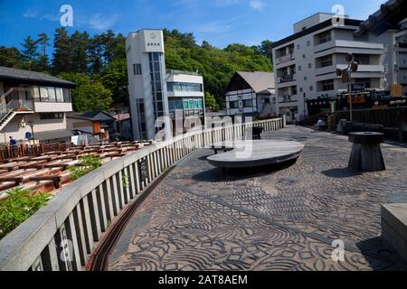 Gunma, Japon - juin 2019 : Yubatake onsen, boîtes en bois à ressort chaud avec eau minérale à Kusatsu onsen, préfecture de Gunma, Japon. Banque D'Images