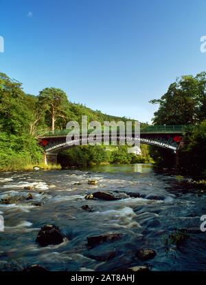 Pont De Waterloo, Betws-Y-Coed, Conwy, Pays De Galles Du Nord. Pont en fonte conçu par l'ingénieur civil Thomas Telford. Commémore la bataille de Waterloo 1815 Banque D'Images