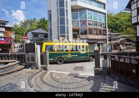 Gunma, Japon - juin 2019 : Yubatake onsen, boîtes en bois à ressort chaud avec eau minérale à Kusatsu onsen, préfecture de Gunma, Japon. Banque D'Images