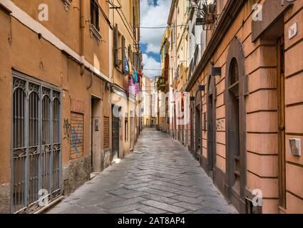 Via Universita, rue médiévale au centre historique de Sassari, Sardaigne, Italie Banque D'Images