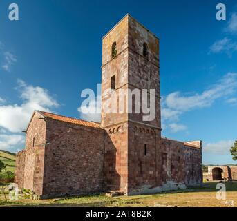 Église Nostra Signora di Tergu, XIe siècle, romane, dans le village de Tergu, près de Castelsardo, région d'Anglona, province de Sassari, Sardaigne, Italie Banque D'Images