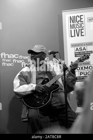 Lucky Peterson live performance pour les sessions du Nice Jazz Festival pour présenter son nouvel album '50 - Just Warming Up'. Banque D'Images