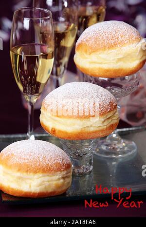 Beignets de gelée et champagne, Bonne année!, Autriche Banque D'Images