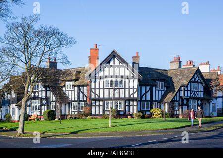 Port Sunlight modèle village de 900 Grade ll répertorié maisons sur la péninsule Wirral construit par les frères levier en 1888 pour les travailleurs dans son usine de savon Banque D'Images