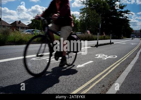 Des chemins de réseau à cycle national qui relient le centre-ville de Southampton à la région de Totton. Ce programme permet aux cyclistes et aux navetteurs de voyager en toute sécurité. Banque D'Images