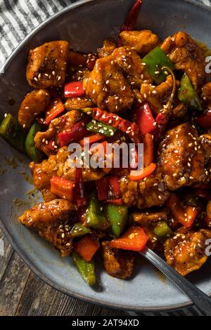 Poulet Spicy Szechuan Fait Maison Avec Poivrons Et Riz Banque D'Images