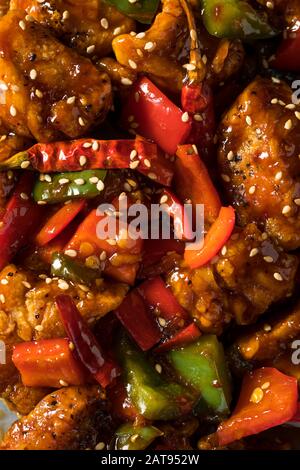 Poulet Spicy Szechuan Fait Maison Avec Poivrons Et Riz Banque D'Images