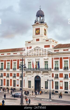 Madrid, Espagne - 29 Janvier 2020. Façade principale du Palais De La Vraie Casa de Correos (bureau de poste Royal) place Puerta del sol, Madrid. Espagne. Banque D'Images