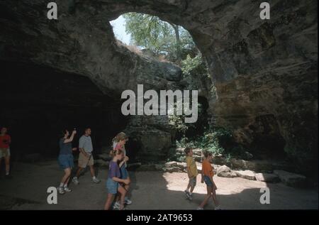 Burnett, Texas : Longhorn Cavern, utilisé comme refuge hors-la-loi, salle de danse, parler-facile dans les années 1930, et maintenant un parc national dans le centre du Texas. ©Bob Daemmrich Banque D'Images