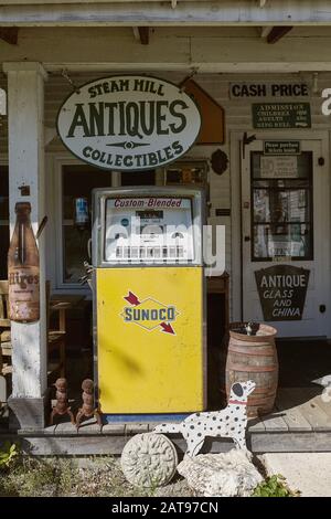 Bethel, Maine - 28 septembre 2019: Extérieur de la ferme historique Steam Mill antiques dans les White Mountains du Maine. Banque D'Images