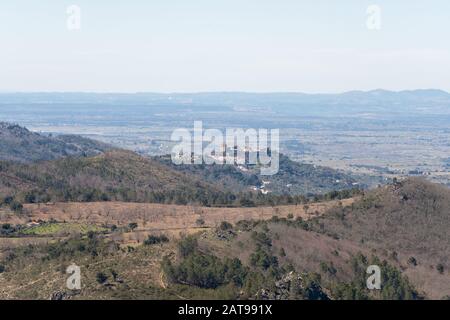 Vue sur Castelo de vide à l'intérieur des murs du château de Marvao Banque D'Images