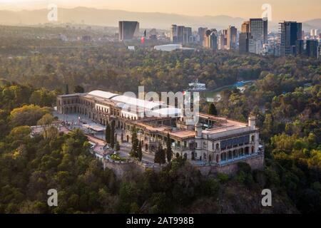 Mexico, Mexique, vue aérienne du château de Chapultepec au coucher du soleil. Banque D'Images