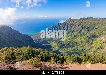 De la côte de Na Pali Kalalau Lookout à Kokee State Park, Kauai, Hawaii, United States Banque D'Images