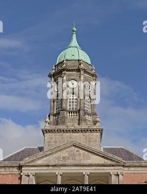 Tour d'horloge de Bedford au château de Dublin, en Irlande, une journée ensoleillée avec ciel bleu Banque D'Images