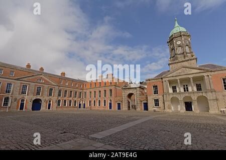 Cour intérieure du château de Dublin avec clocher de Bedford, Irlande Banque D'Images