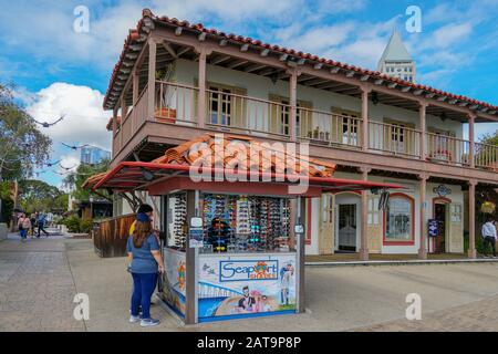 Seaport Village, centre commercial et de restauration au bord de l'eau à côté de la baie de San Diego, dans le centre-ville de San Diego, célèbre attraction touristique de voyage. Californie. ÉTATS-UNIS. . 13 juillet 2019 Banque D'Images