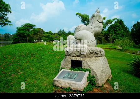 Statue De Rooster Dans Le Calendrier Chinois Banque D'Images