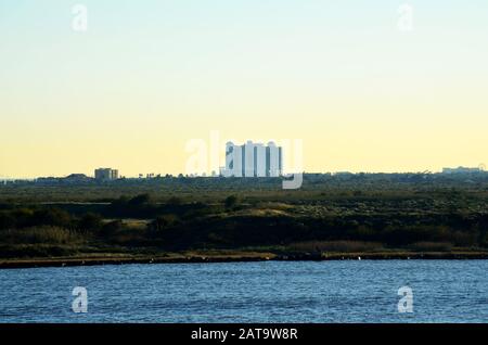 Vue sur Galveston, Texas depuis un terminal de bateaux de croisière, au petit matin. États-Unis Banque D'Images