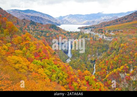 Kegon Falls près de Nikko, Japon, en automne. Banque D'Images