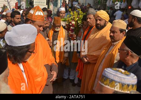 Ajmer, Inde. 31 janvier 2020. Sufi Basant est un festival indien dans la cour de Dargah Khwza Moinuddin Chishty à Ajmer, Rajasthan, Inde. (Photo De Shaukat Ahmed/Pacific Press) Crédit: Pacific Press Agency/Alay Live News Banque D'Images