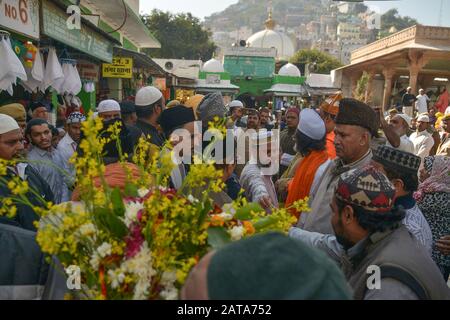 Ajmer, Inde. 31 janvier 2020. Sufi Basant est un festival indien dans la cour de Dargah Khwza Moinuddin Chishty à Ajmer, Rajasthan, Inde. (Photo De Shaukat Ahmed/Pacific Press) Crédit: Pacific Press Agency/Alay Live News Banque D'Images