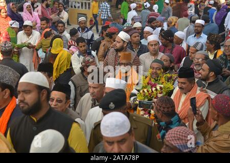 Ajmer, Inde. 31 janvier 2020. Sufi Basant est un festival indien dans la cour de Dargah Khwza Moinuddin Chishty à Ajmer, Rajasthan, Inde. (Photo De Shaukat Ahmed/Pacific Press) Crédit: Pacific Press Agency/Alay Live News Banque D'Images