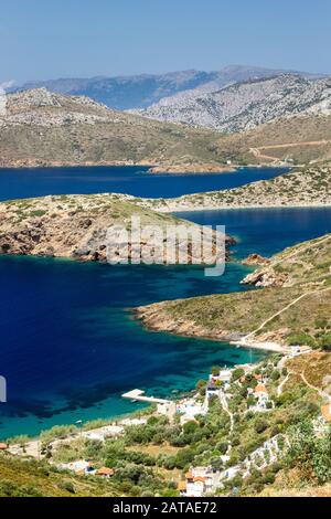 Fjords dans l'île de Fournoi, un minuscule îlot près d'Ikaria et de Samos, en mer Egée, Grèce. Banque D'Images