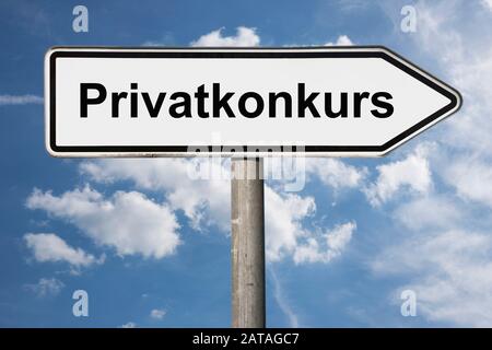 Photo détaillée d'un panneau avec l'inscription Privatkonkurs (faillite privée) Banque D'Images